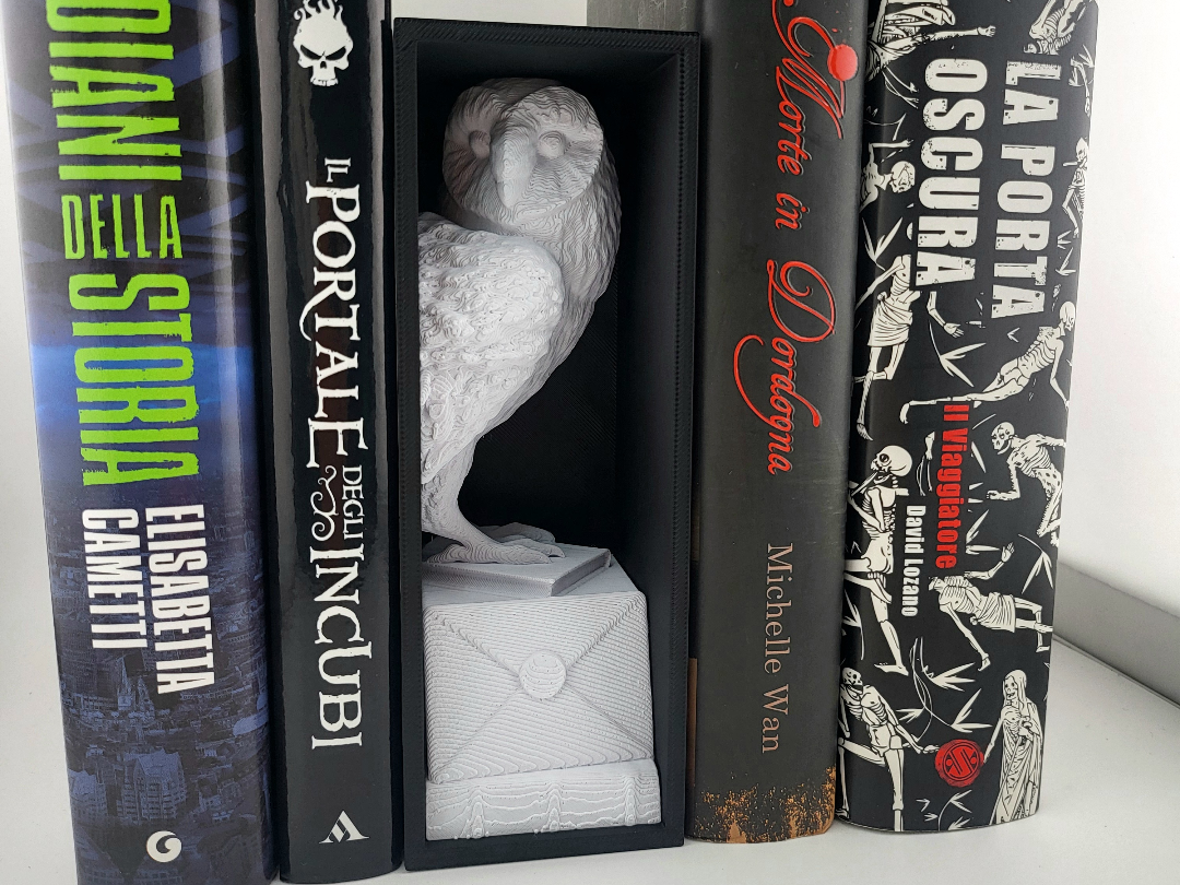 Hedwig Book Nook I Book display